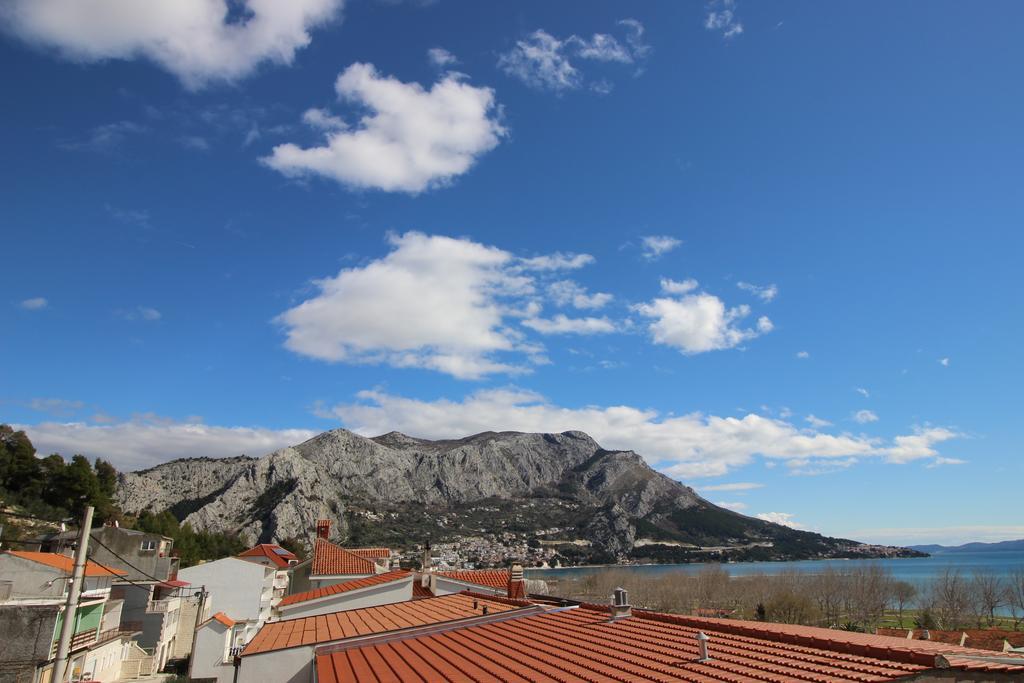 Apartments Ivka Omis Bagian luar foto