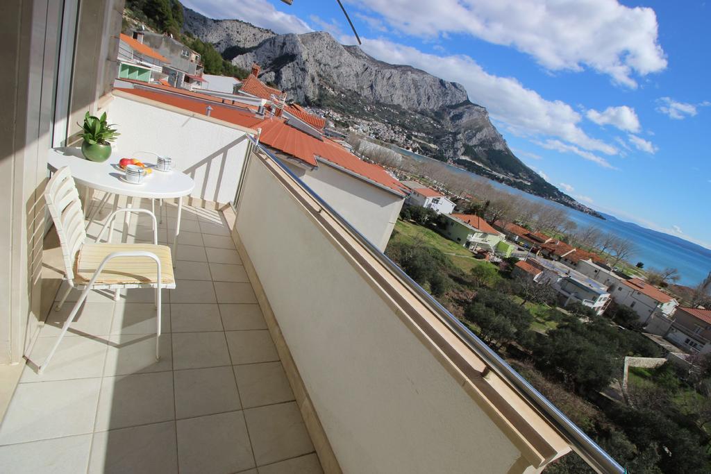 Apartments Ivka Omis Bagian luar foto