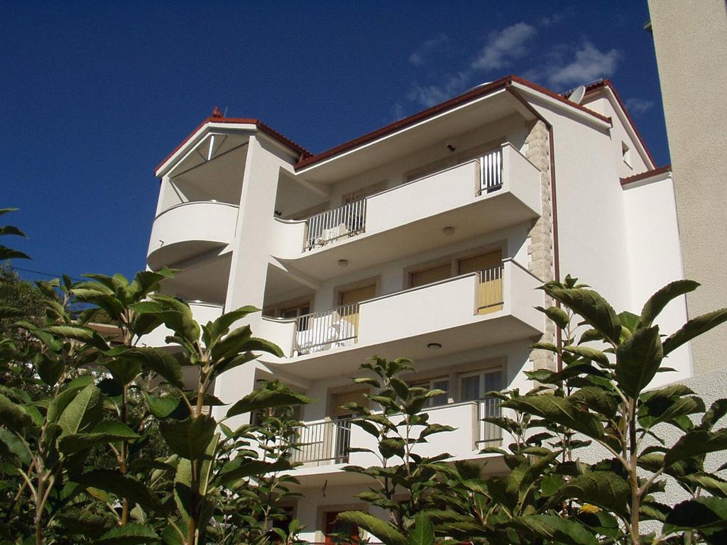 Apartments Ivka Omis Bagian luar foto