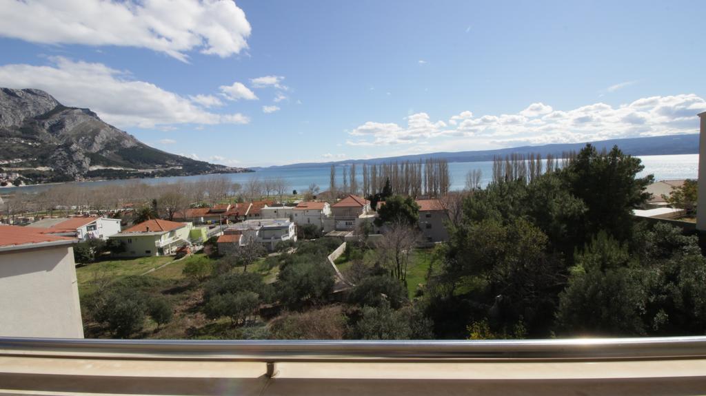 Apartments Ivka Omis Bagian luar foto