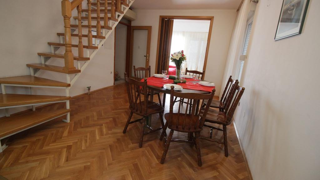 Apartments Ivka Omis Bagian luar foto