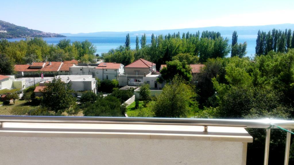 Apartments Ivka Omis Bagian luar foto