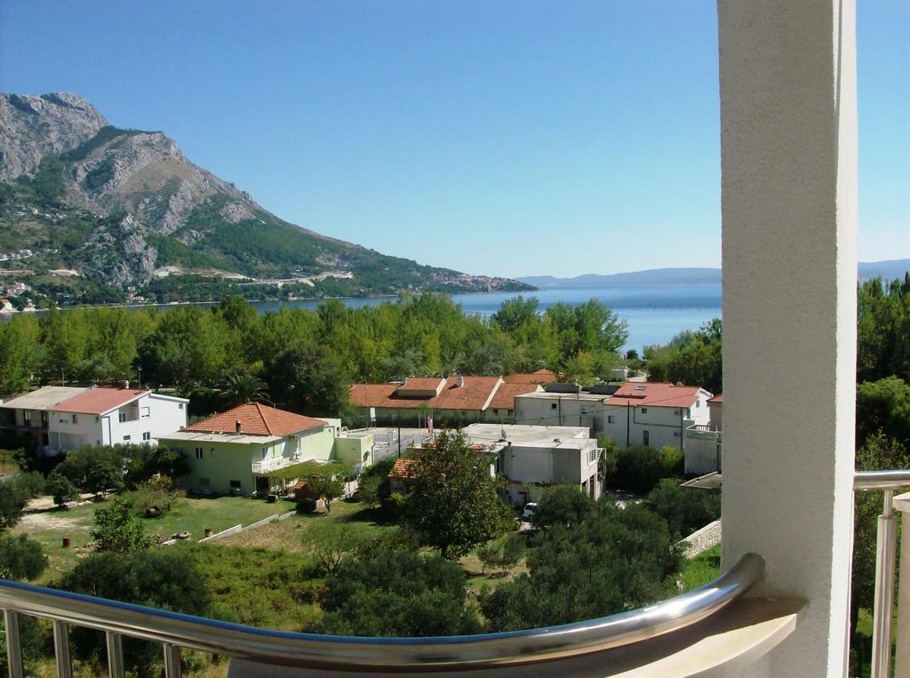 Apartments Ivka Omis Bagian luar foto