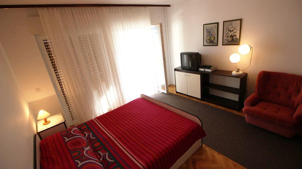 Apartments Ivka Omis Bagian luar foto