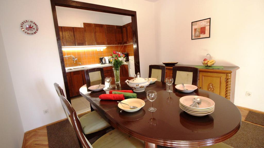 Apartments Ivka Omis Bagian luar foto